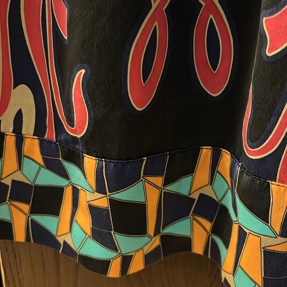 Cabi 100% silk top. 3/4 sleeved. Tie at the waist. Size Small - Picture 9 of 10